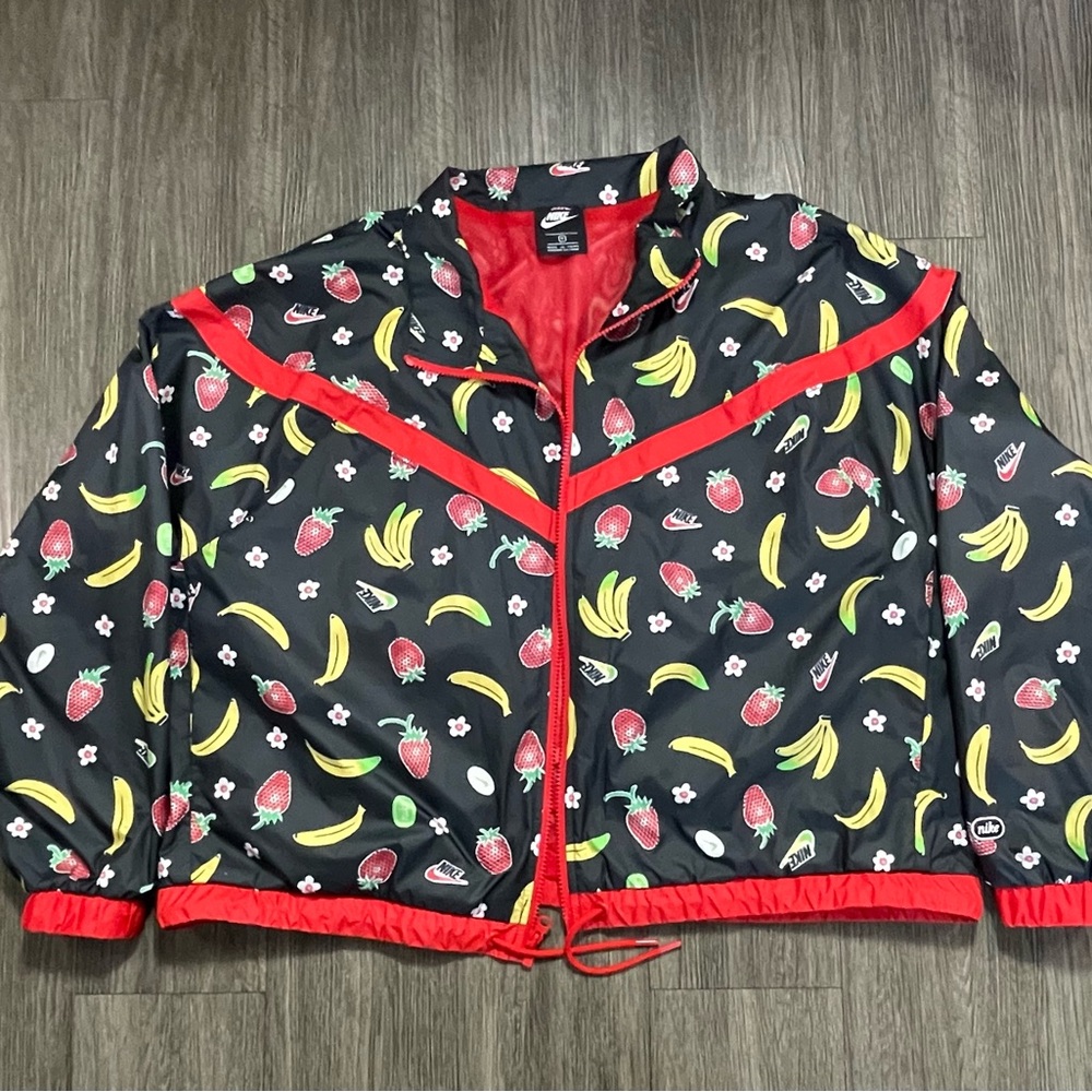 Nike Women’s Fruit Patterned Zip Black/Red Track Jacket Size XL Rain Resistant